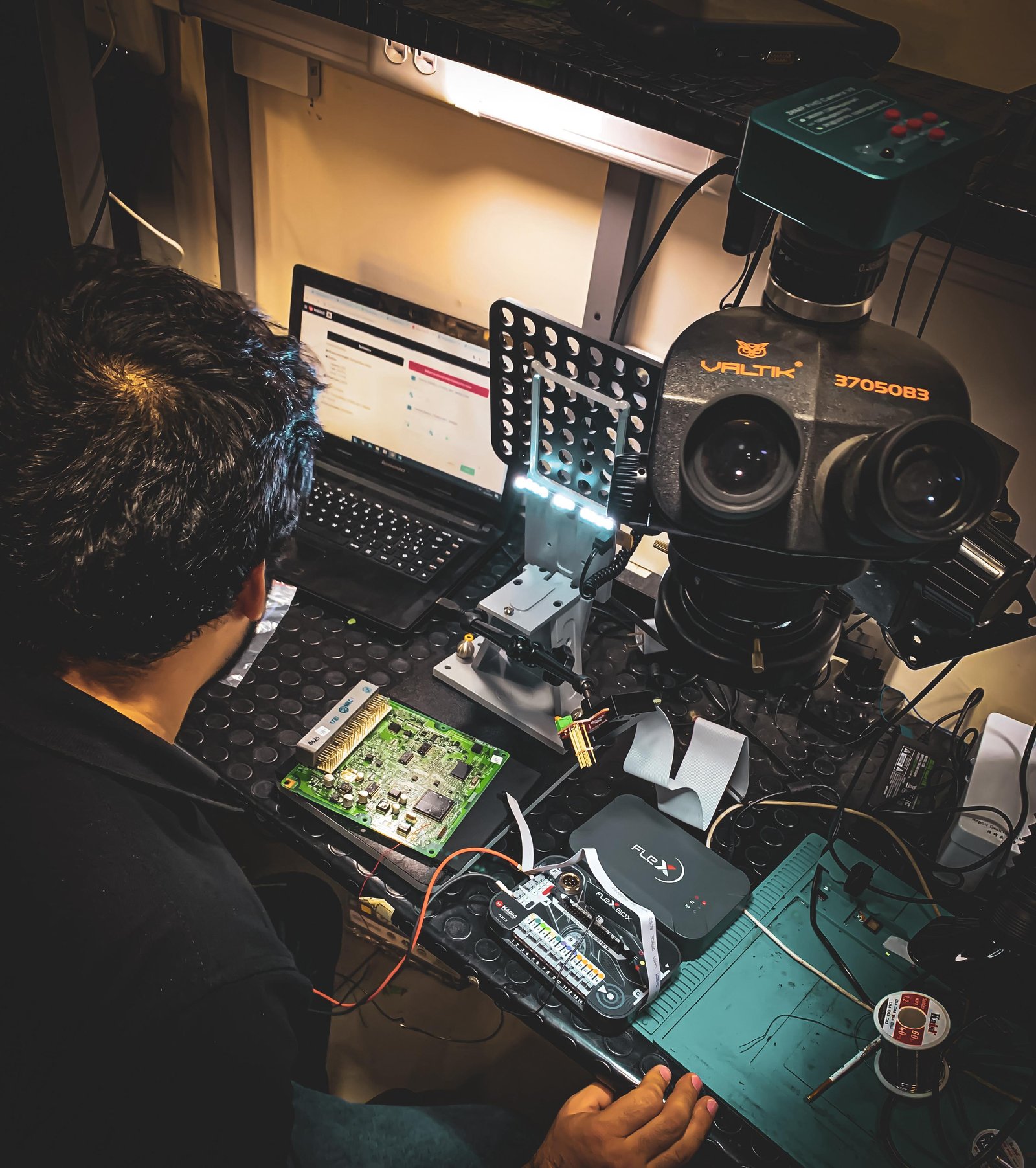 Ingenieros especialistas en electrónica automotriz Colombia